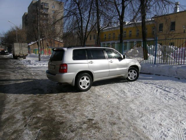 2001 Toyota Kluger V