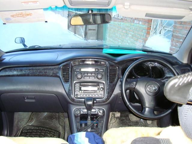 2001 Toyota Kluger V