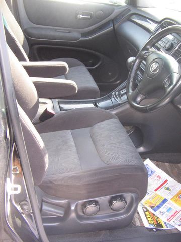 2001 Toyota Kluger V