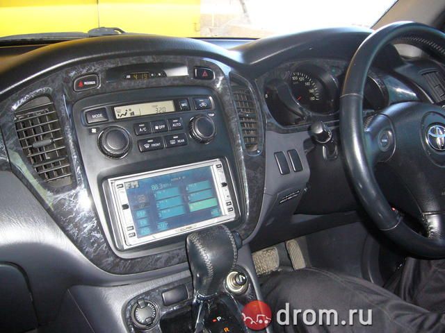 2001 Toyota Kluger V