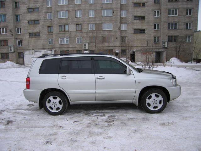 2001 Toyota Kluger V