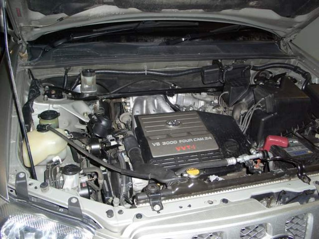 2001 Toyota Kluger V