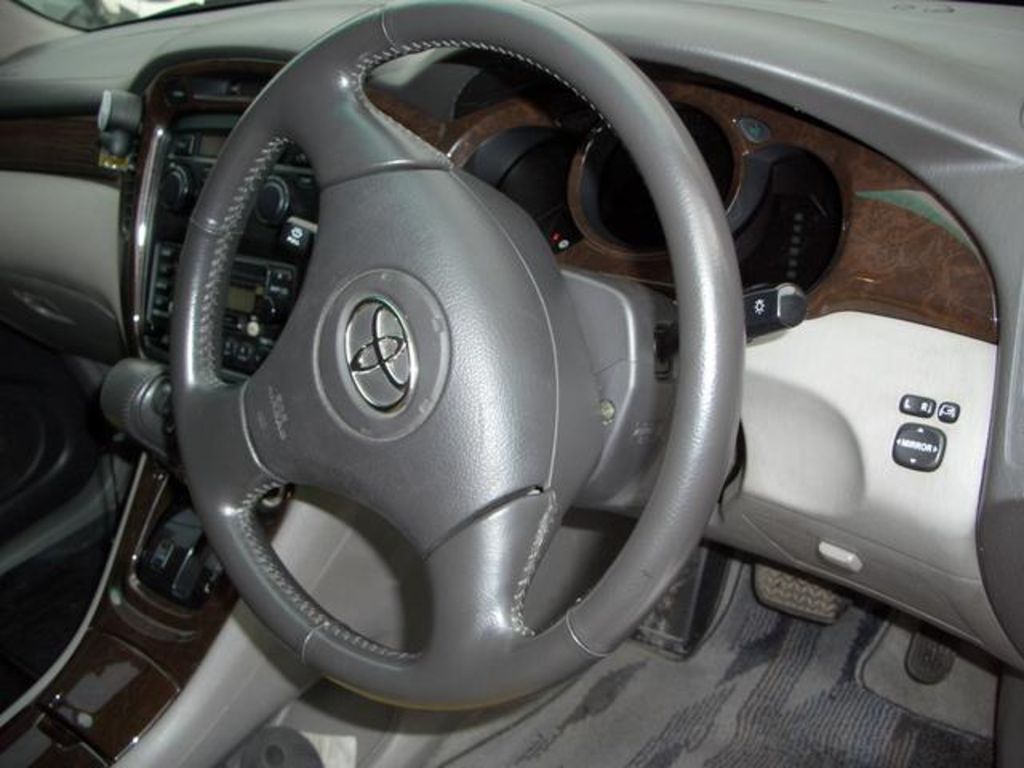 2001 Toyota Kluger V