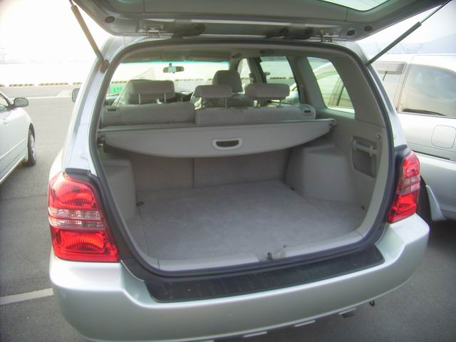 2001 Toyota Kluger V Photos