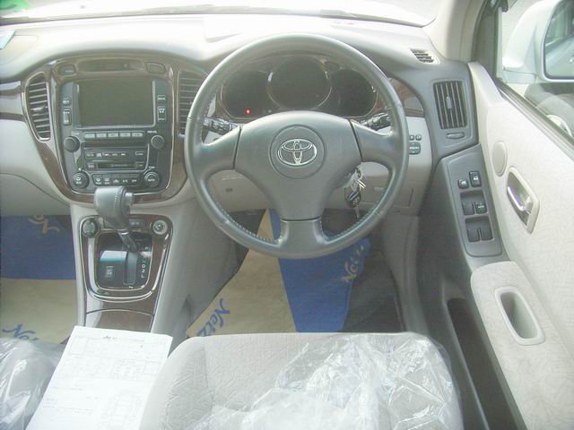 2001 Toyota Kluger V Photos