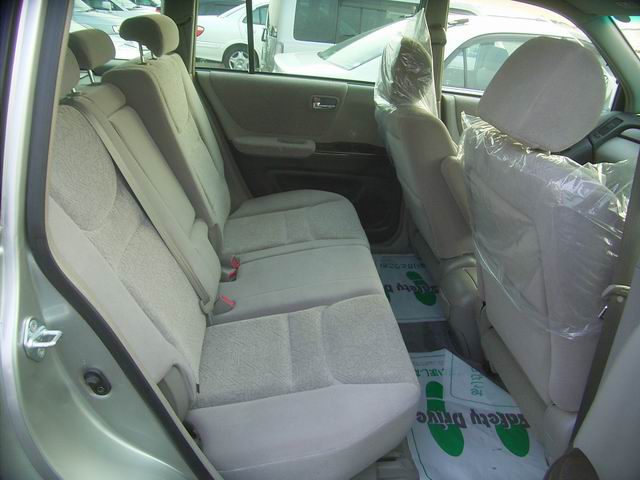 2001 Toyota Kluger V Pictures