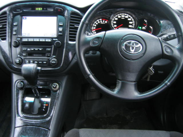 2001 Toyota Kluger V Pictures
