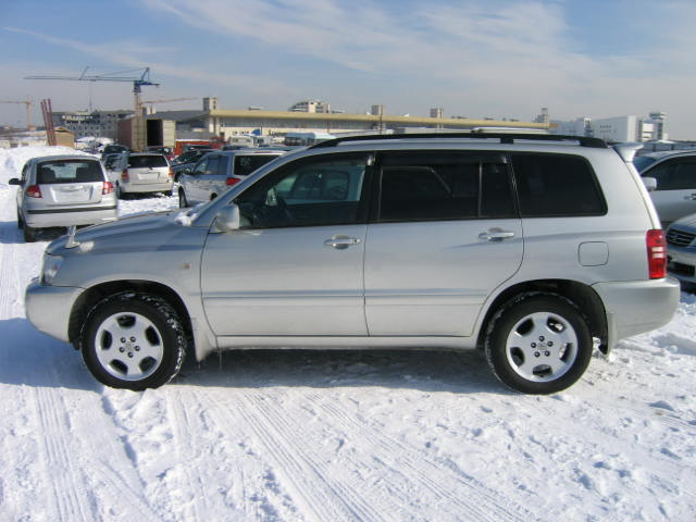 2001 Toyota Kluger V Images