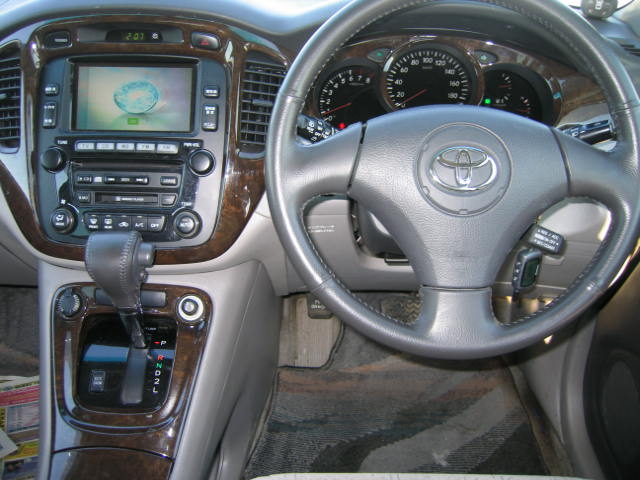 2001 Toyota Kluger V Images