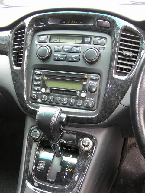 2001 Toyota Kluger V For Sale