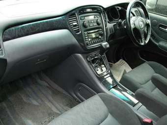 2001 Toyota Kluger V Photos