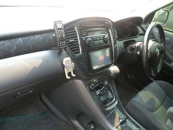 2001 Toyota Kluger V Photos