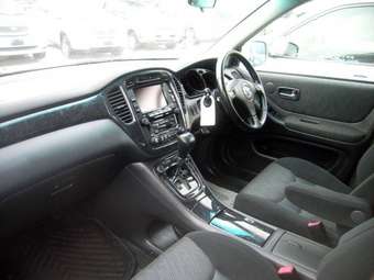 2001 Toyota Kluger V Pictures