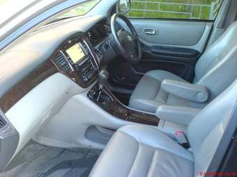 2001 Toyota Kluger V Photos