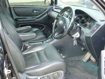 2001 Toyota Kluger V Images