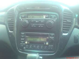 2001 Toyota Kluger V Photos