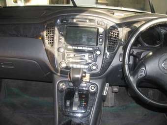 2001 Toyota Kluger V Photos