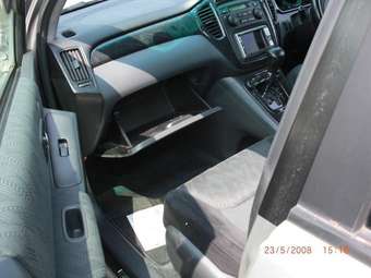2001 Toyota Kluger V Photos