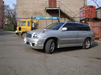 2001 Toyota Kluger V Photos