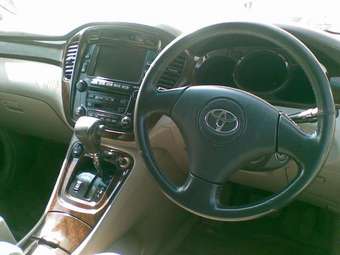 2001 Toyota Kluger V Photos