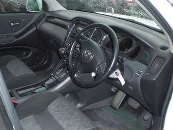 2001 Toyota Kluger V Photos