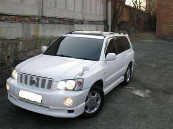 2001 Toyota Kluger V Photos