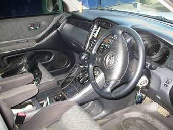 2001 Toyota Kluger V For Sale