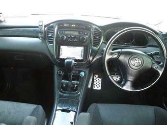 2001 Toyota Kluger V Photos