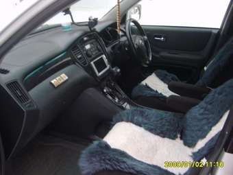 2001 Toyota Kluger V Pics