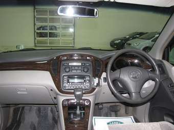 2001 Toyota Kluger V Pics