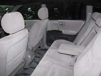 2001 Toyota Kluger V Pictures