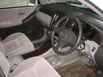 2001 Toyota Kluger V Photos