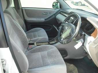 2001 Toyota Kluger V Photos