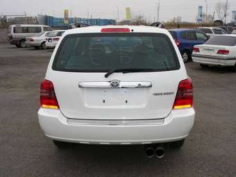 2001 Toyota Kluger V Photos