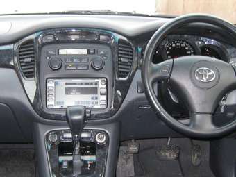 2001 Toyota Kluger V Photos