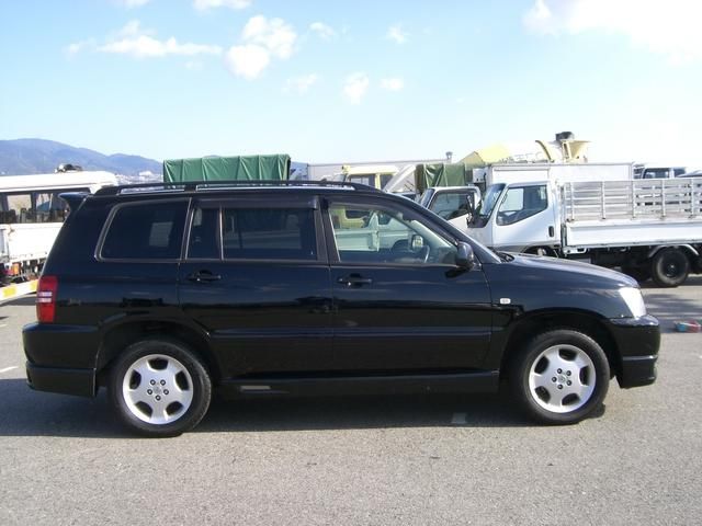 2002 Toyota Kluger V