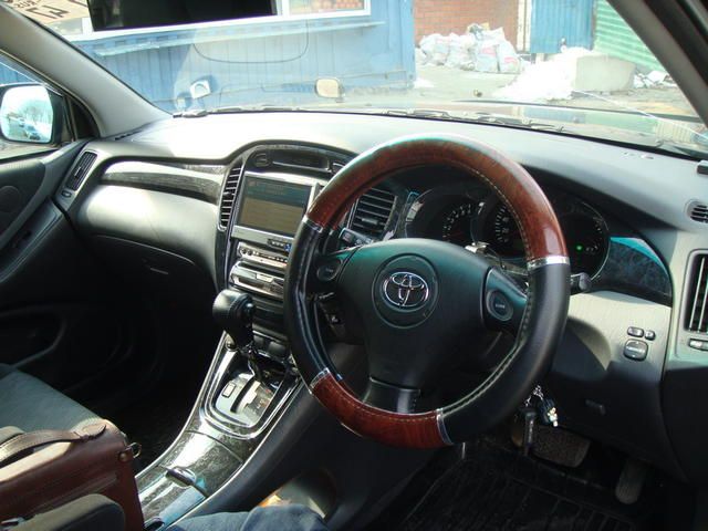 2002 Toyota Kluger V