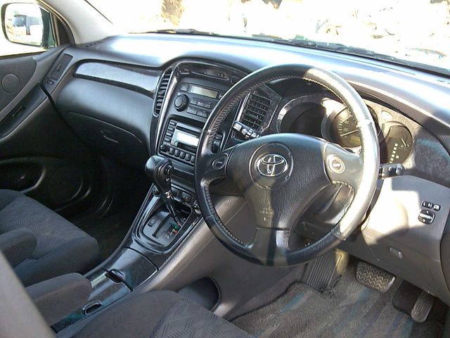 2002 Toyota Kluger V