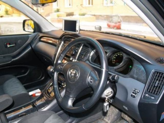 2002 Toyota Kluger V