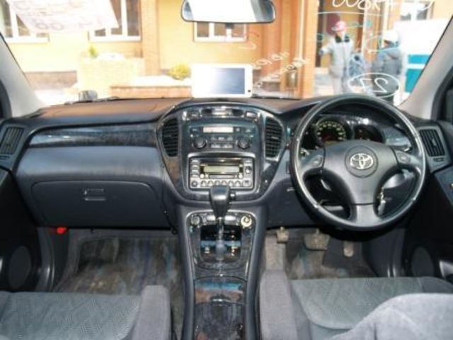 2002 Toyota Kluger V