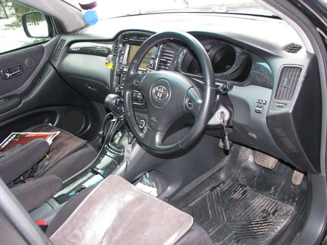 2002 Toyota Kluger V