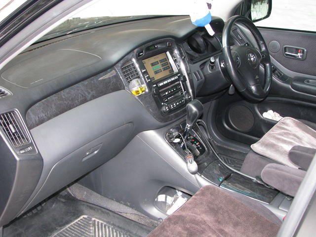 2002 Toyota Kluger V