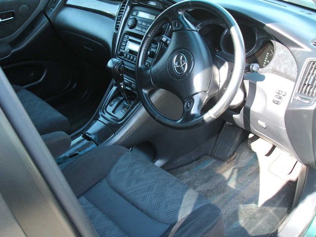 2002 Toyota Kluger V