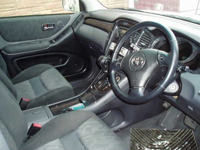 2002 Toyota Kluger V