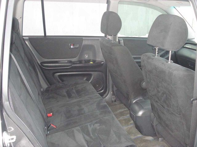 2002 Toyota Kluger V