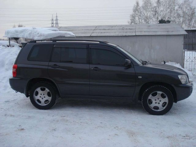 2002 Toyota Kluger V