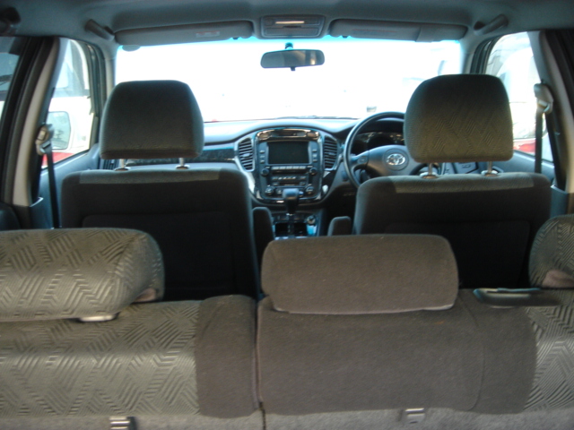 2002 Toyota Kluger V Photos