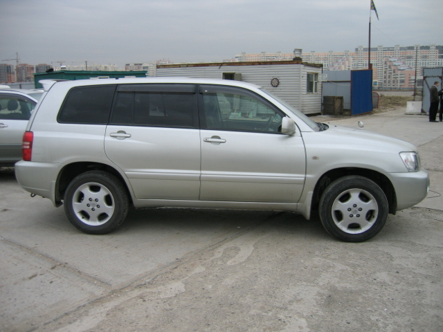 2002 Toyota Kluger V Pictures