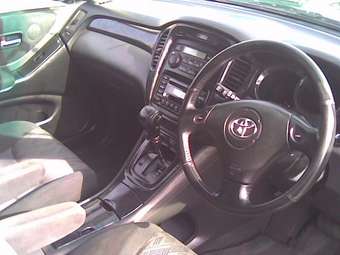 2002 Toyota Kluger V Pictures