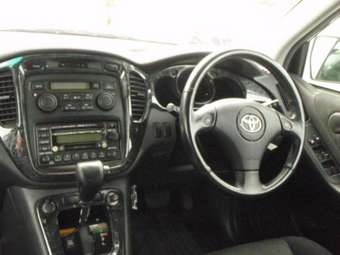 2002 Toyota Kluger V Photos